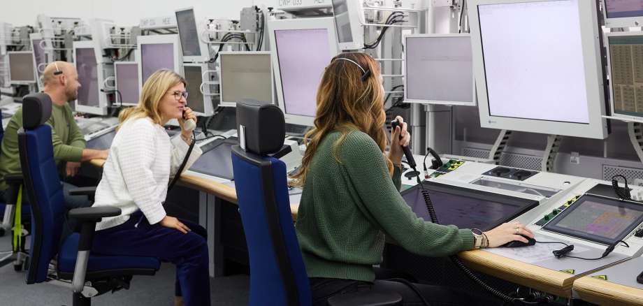 Fluglotsen arbeiten mit iCAS Fluglotsen arbeiten mit iCAS