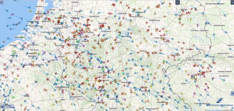 Stanly_Track Dieser Screenshot zeigt das DFS-Tool Stanly Track. Es stellt die Flugverläufe auf einer Karte dar.