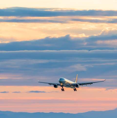 Flugzeug im Landeanflug Flugzeug im Landeanflug