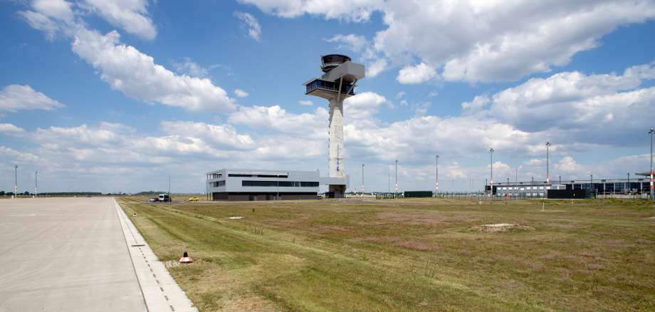 Tower am Flughafen Berlin Brandenburg
