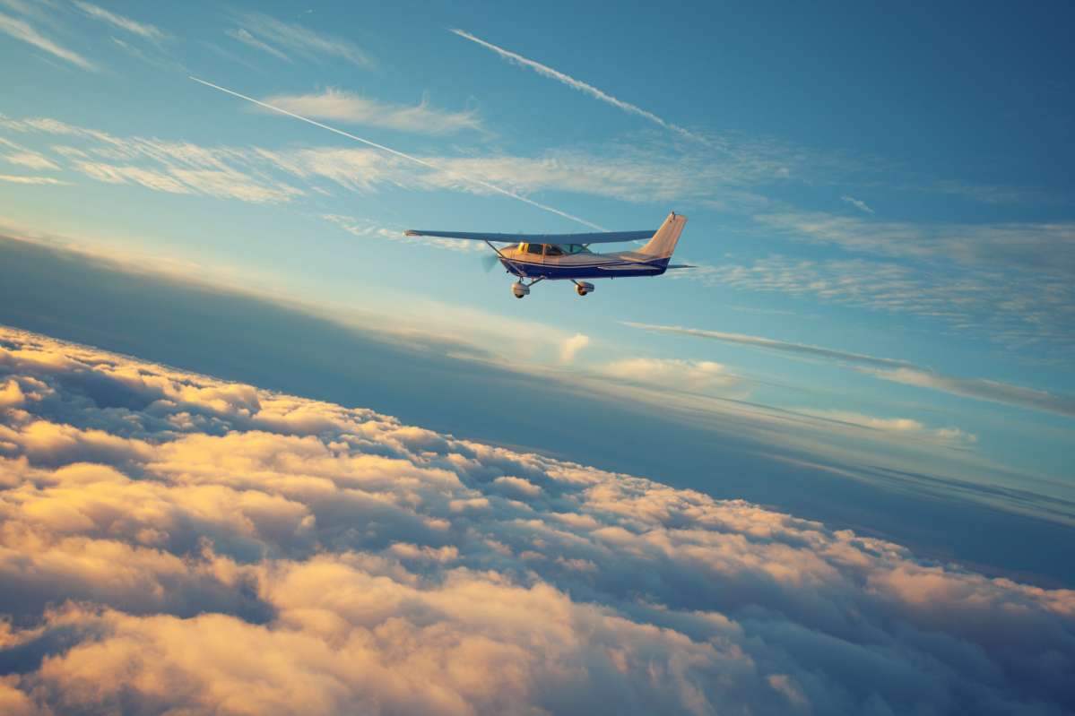 cessna on cruising altitude cessna on cruising altitude